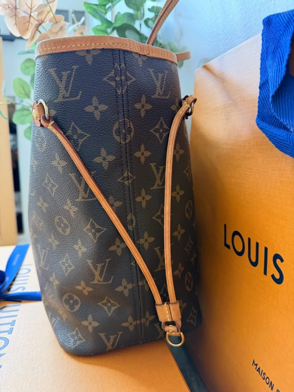 Authentic Louis Vuitton Neverfull MM Monogram Tote - Picture 4 of 16